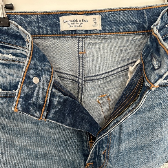 A&F Ultra High Rise Ankle Straight Denim - size 27 (4) - Picture 3 of 5